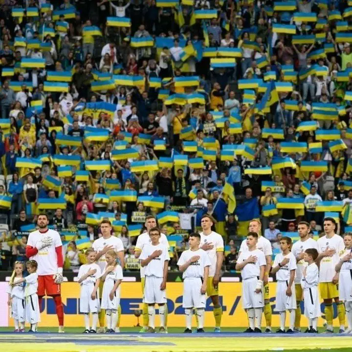 Los ucranianos apoyando a su Selección.