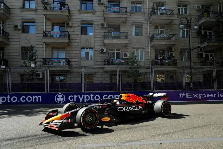 El Red Bull haciendo roncha en Bakú. (AP)