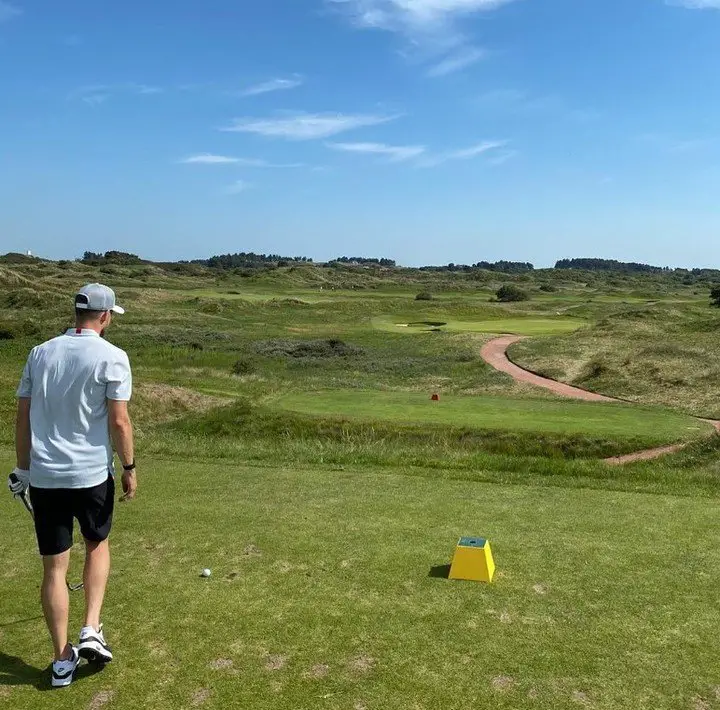 Gudmundsson se divierte con el golf.