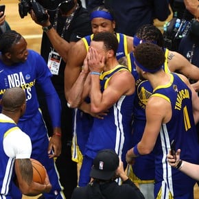 ¡Los Warriors son campeones con un genial Curry!