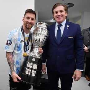 El regalo de Alejandro Domínguez a Messi y su análisis de la Scaloneta