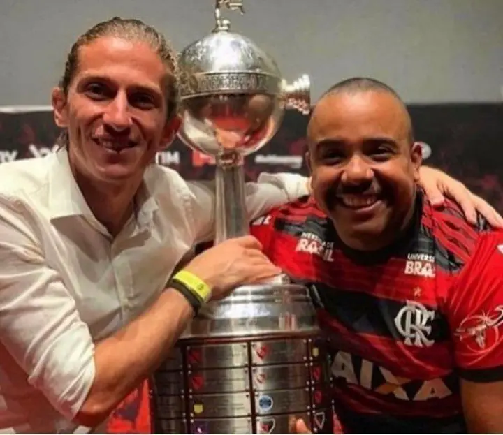 Acá, el famoso barbero con Filipe Luis y la Libertadores del Flamengo.