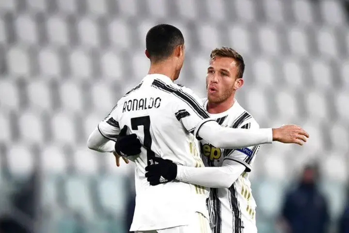 Arthur Melo en la Juventus junto a Cristiano Ronaldo.