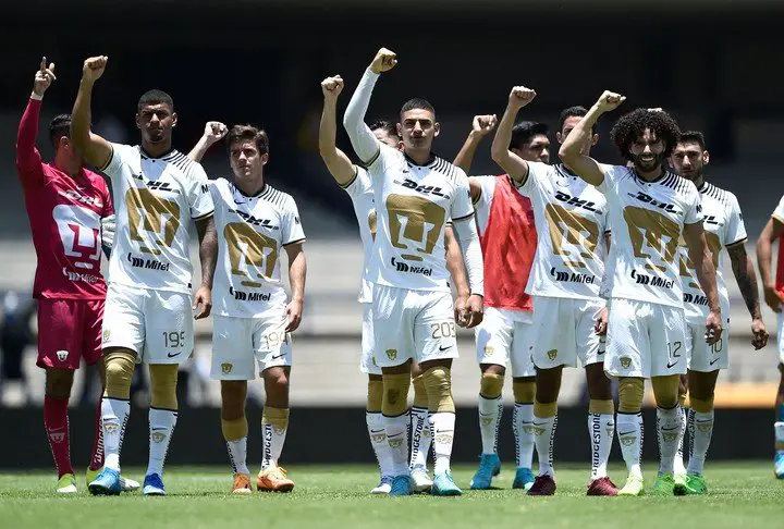 Los jugadores de Pumas UNAM celebrando el triunfo ante Necaxa (Foto: AFP).