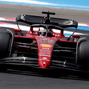 Con la ayuda de Sainz, Leclerc marcó la pole en Francia