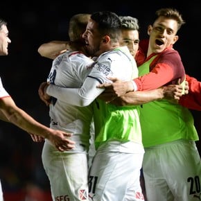 Independiente goleó a Colón en Santa Fe