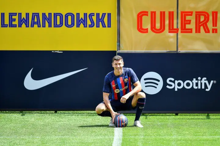 Las fotos de la presentación de Robert Lewandowski como nuevo refuerzo del Barcelona.
