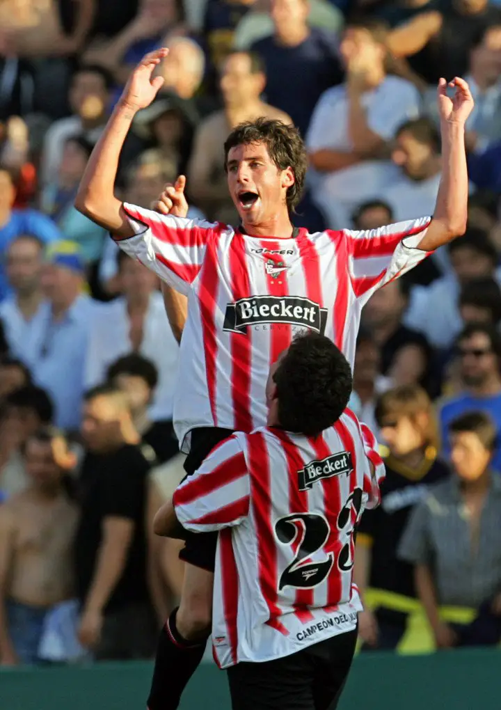 José Sosa festeja el título del 2006 con Estudiantes.