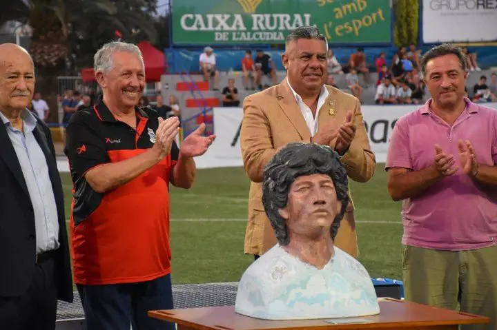El busto de Maradona en L'Alcudia (Selección Argentina).
