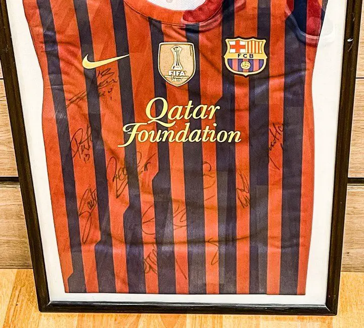 Camiseta firmada por el equipo del Barcelona de la final de la Copa del Rey 2011.