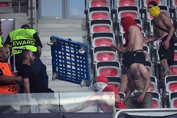 Graves incidentes entre ultras de Niza y Colonia (Foto: AFP).