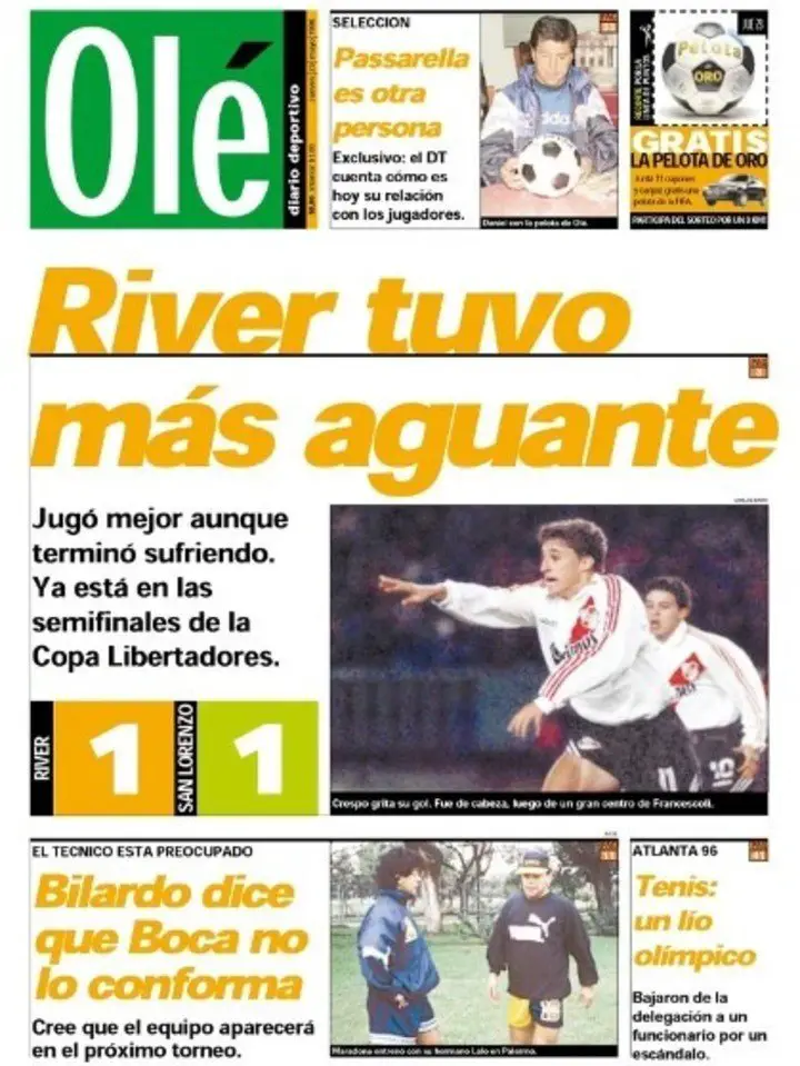 Crespo protagonista de la serie entre River y San Lorenzo de la Libertadores del 96 fue la primera tapa de Olé.