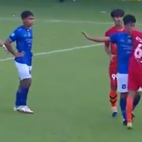 Video: el duro codazo de KO en el fútbol de Tailandia