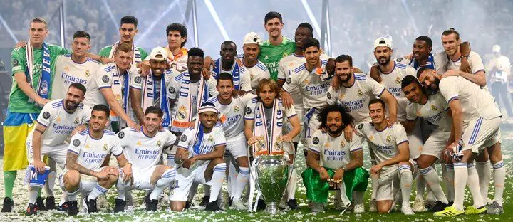 Real Madrid con el trofeo de la UEFA Champions League (Foto: AFP).