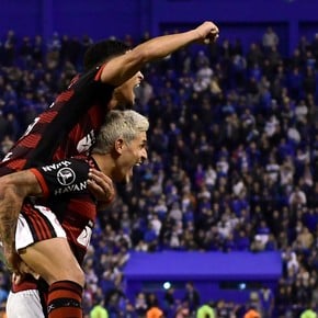 Flamengo aplastó a Vélez en Argentina