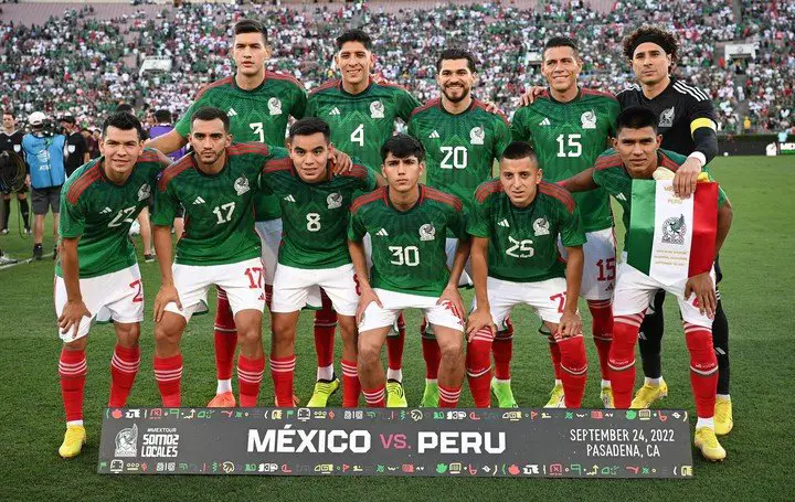 El equipo de Mexico para enfrentar a Perú (Foto: AFP).