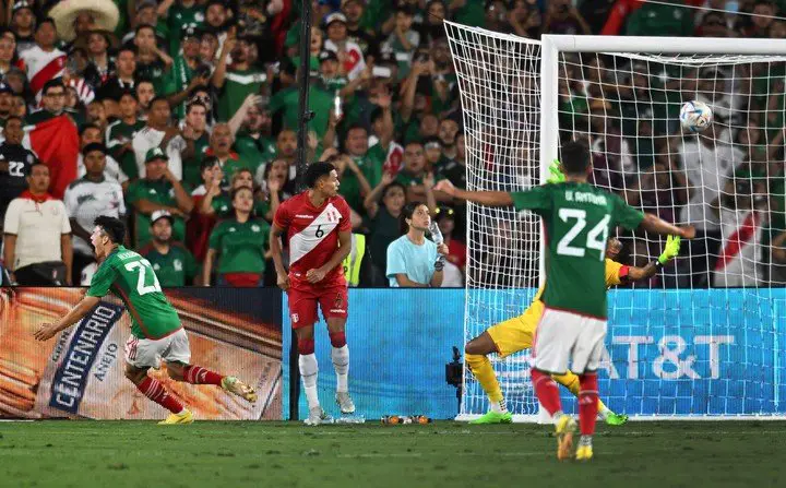 México ganó por 1 a 0 con un tanto del Chuky Lozano (Foto: AFP).