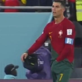 Ronaldo sacó una pastilla de adentro