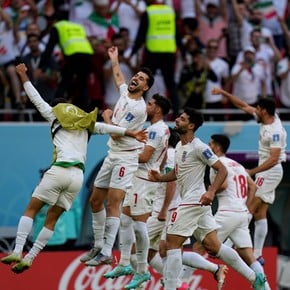 Locura: Irán le ganó 2-0 a Gales a un minuto del final