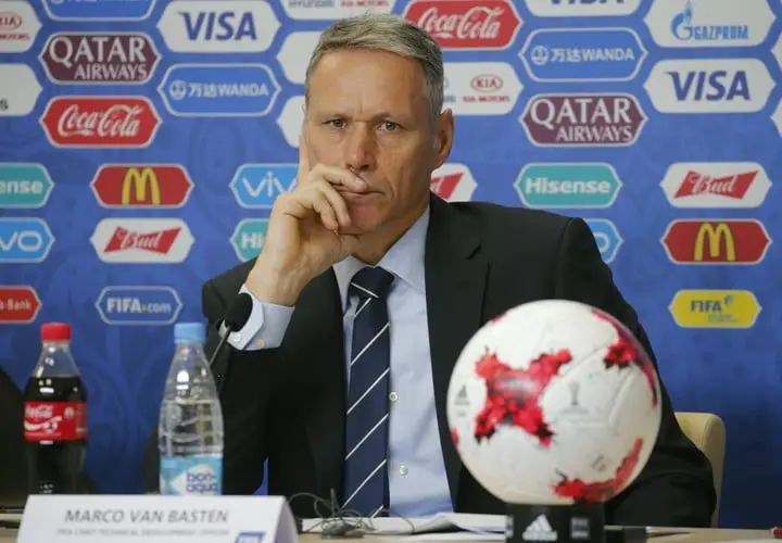 Marco Van Basten es el actual director de desarrollo técnico de la FIFA. Foto: AFP.