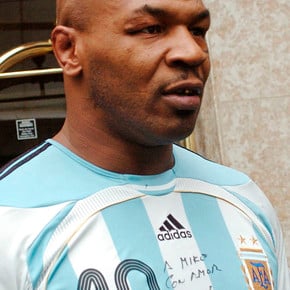 Tyson: "Si Canelo se atreve a tocar a Messi..."