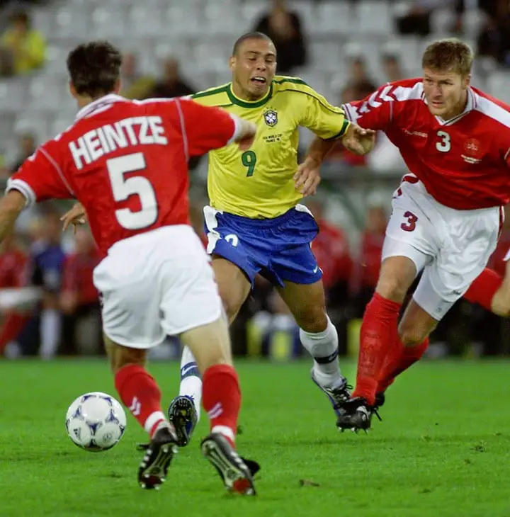 En Francia 1998, Brasil le ganó 3-2 a Dinamarca en cuartos. Después jugó Argentina (AFP).