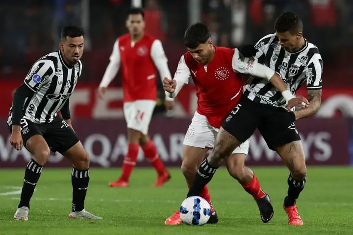 Tomás Pozzo, en un partido ante Ceará, por la Copa Sudamericana. (Foto: AFP)