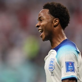 Inglaterra recupera a Sterling para los cuartos de final
