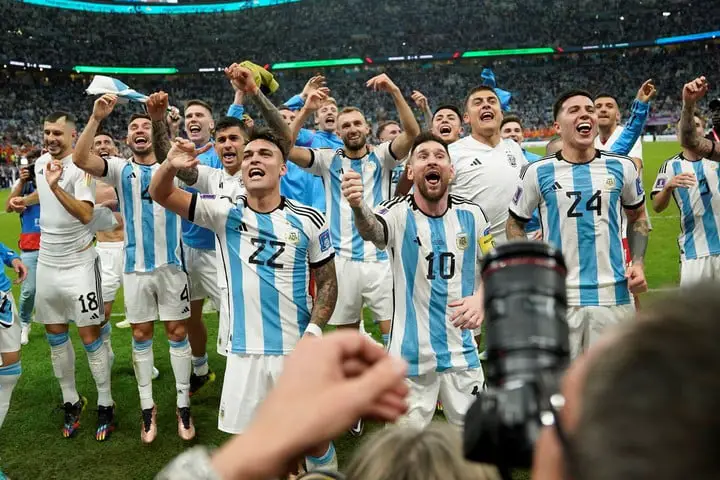 La alegría de los jugadores argentinos (De la Orden). 