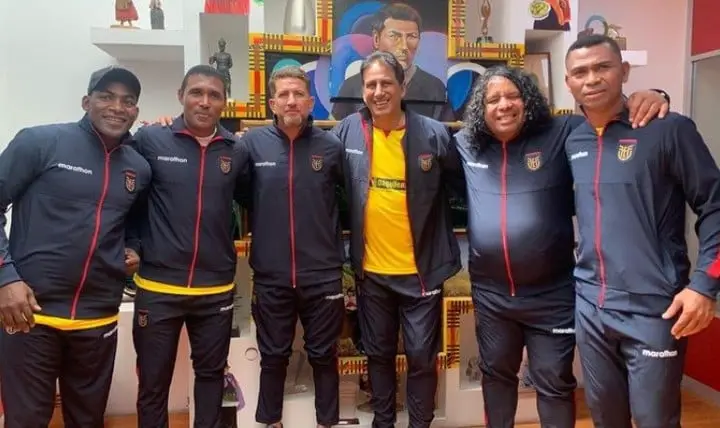 José Francisco Cevallos junto a excompañeros de la selección. Foto: @panchocevallos.v