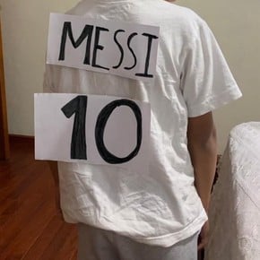 El "Messi" de Cuenca y la felicidad por recibir su camiseta