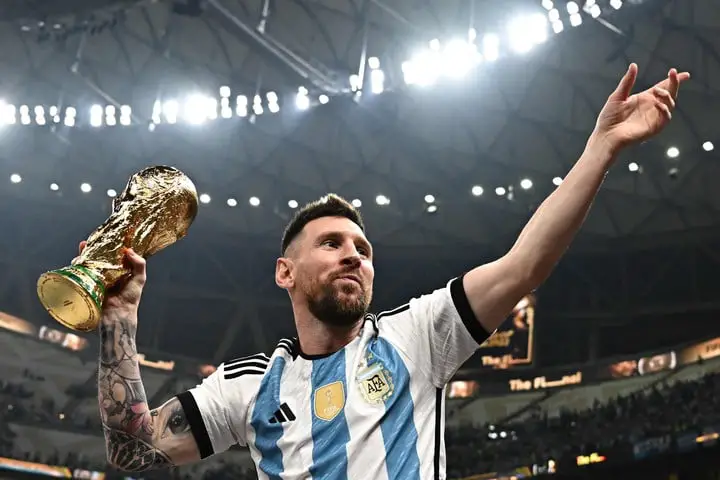La quinta fue la vencida: Messi ganó la Copa del Mundo. (AFP)