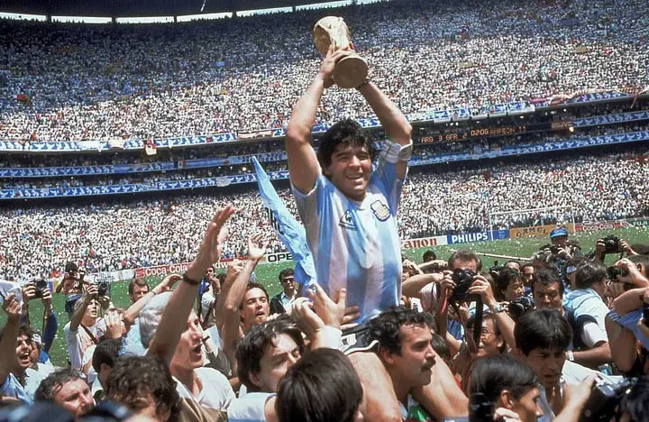 Diego ganó el Mundial en el Azteca. (AP)