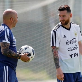 Sampaoli: "Messi es el mejor de la historia", el "mérito" de Scaloni y el futuro de Montiel