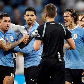 La durísima sanción que Cavani y otras figuras de Uruguay podrían recibir de FIFA