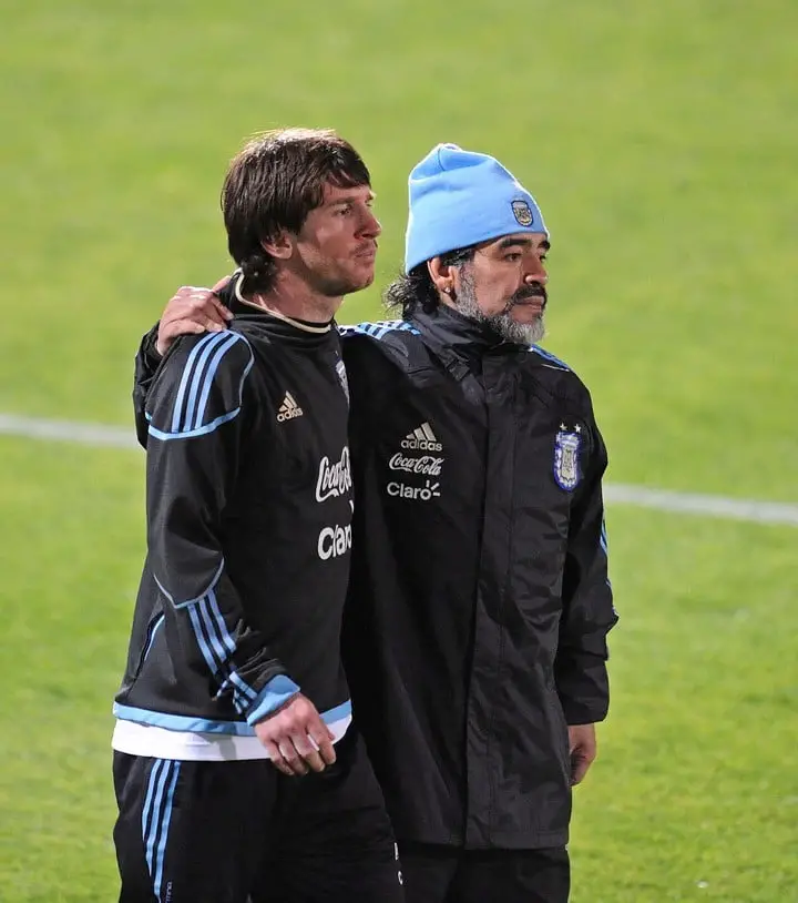Messi y Maradona, en Sudáfrica 2010.
EFE/EPA/VASSIL DONEV