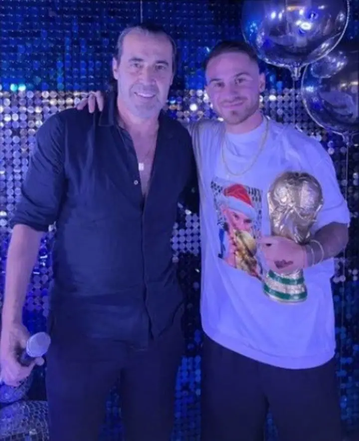 Tanto Batista como Mac Allister saben cuánto pesa la Copa del Mundo... (Instagram)