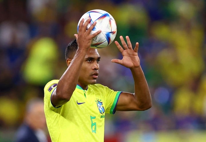 Alex Sandro, que jugó el Mundial con Brasil, quedará libre (Foto: REUTERS).