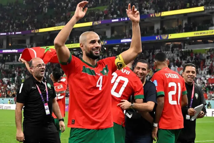 El 4 terminó siendo el capitán de Marruecos. (AFP)