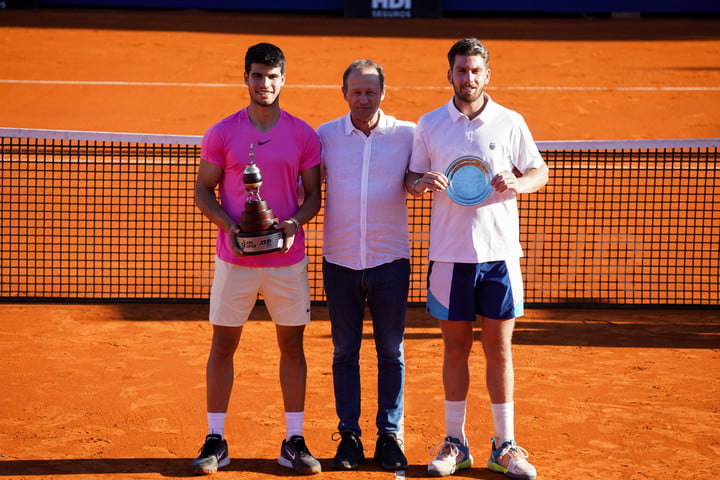 Premios a los finalistas Alcaraz y Norrie, con Martín Jaite, diorector del torneo (Foto Maxi Failla).