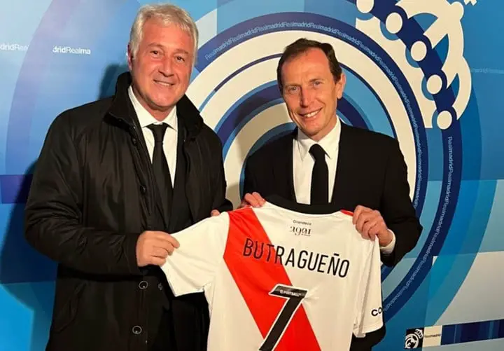 Patanian, el año pasado con Butragueño en el Bernabéu.