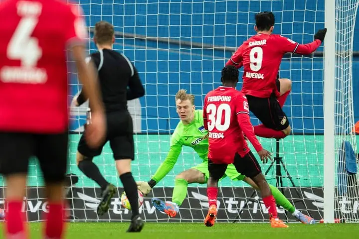 Uno de los goles del Leverkusen. (AP)