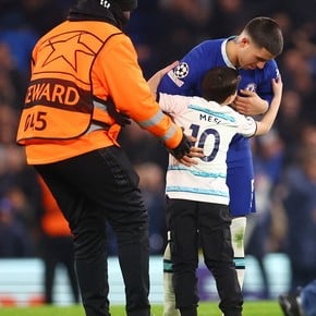 Enzo Fernández: ovación en Stamford Bridge y el nene que lloró por su camiseta