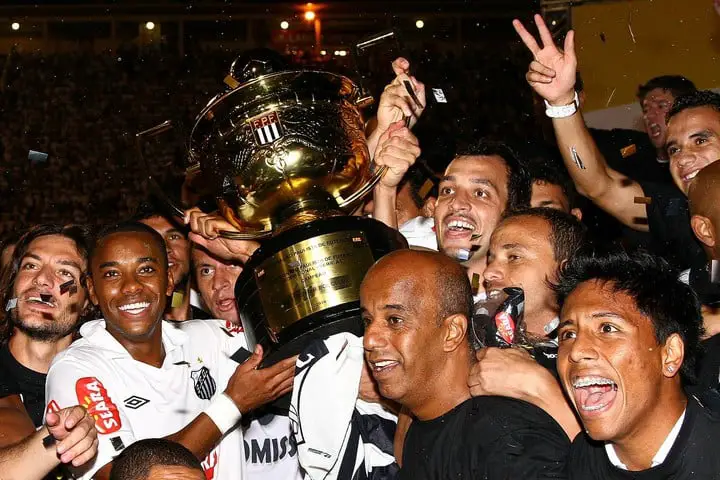 Robinho el capitán del Santos de Neymar en 2010.