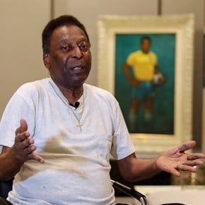 Hija no reconocida de Pelé solicitó parte de la herencia