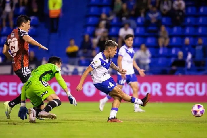 Prestianni metió su primer gol en la Primera de Vélez. (Prensa Vélez)