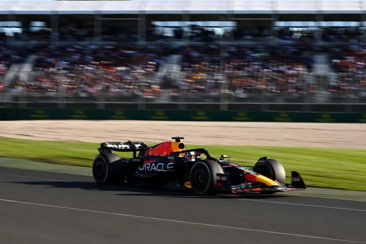 Verstappen se paseó por Melbourne. (EFE)