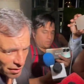 Video: el picante cruce de Bustos con los periodistas en su regreso a Guayaquil