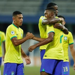 Brasil goleó a Uruguay y le dio una mano a La Mini Tri