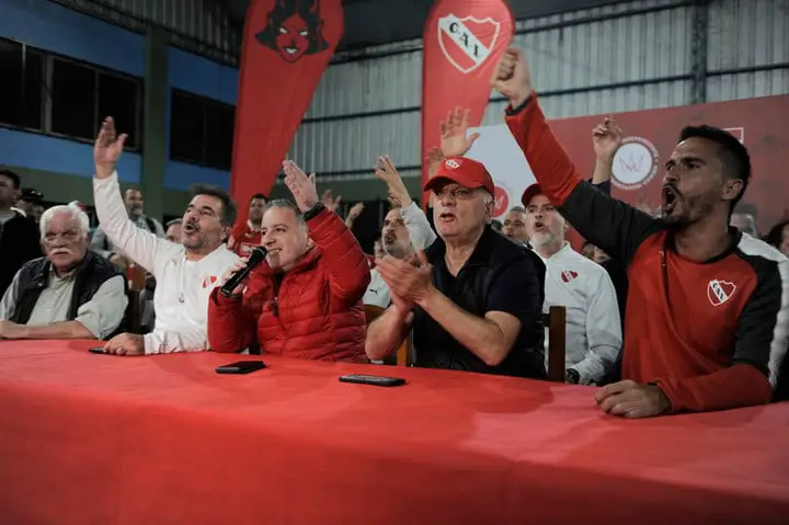 Los doce posibles reemplazantes de Doman en la presidencia de Independiente. (Juan Manuel Foglia)